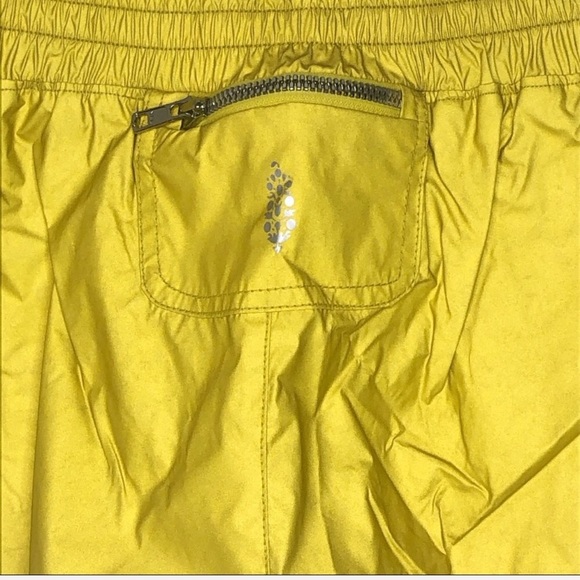 FREE PEOPLE MOONLIGHT GOLD REFLECTIVE SHORT - Picture 4 of 7
